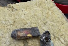 OXI: Brandstiftung Ursache für Feuer am Montag Die Feuerwehr konnte den Brandsatz sicherstellen (Foto: OXI)