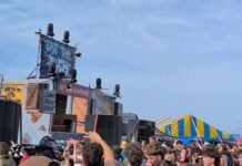 Frankreich: Bis zu 40.000 Menschen feiern illegalen Rave auf Militärgelände Viele junge Menschen nahmen an dem Protest-Rave teil (Screenshot: maevah.music/TikTok)
