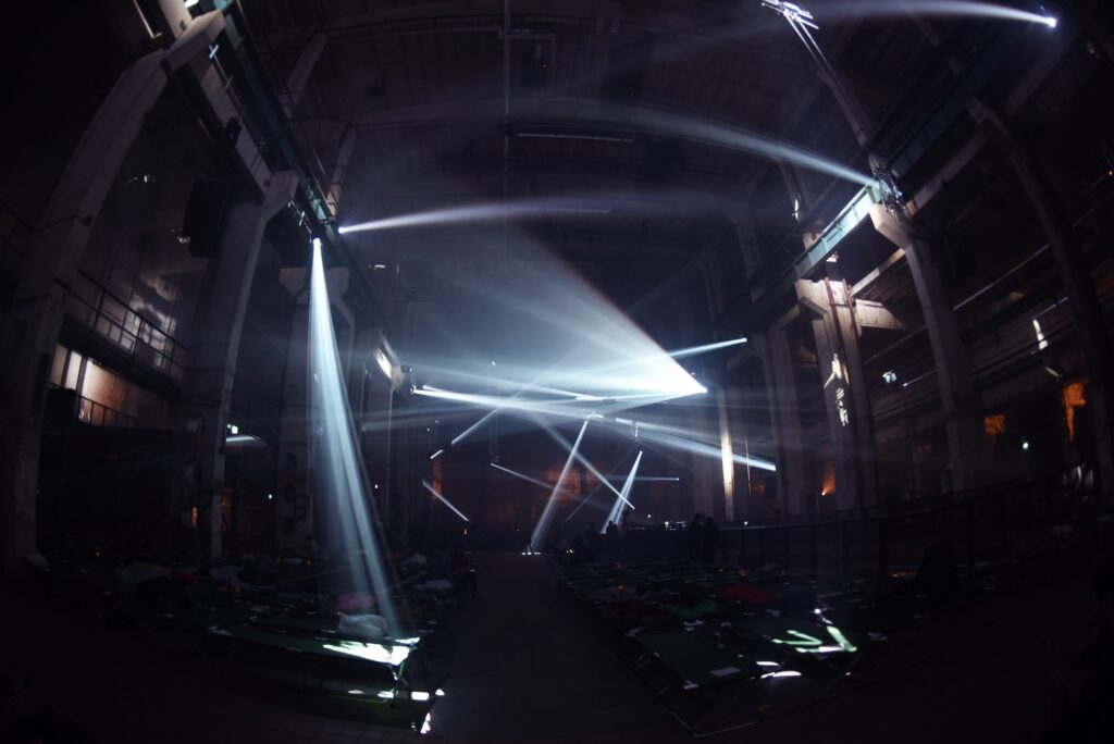 Die Stimmung bei The Infinite Now im Berliner Kraftwerk.