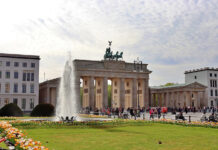 Im Vergleich zum Vorjahr: Berlin Tourismus 2025 rückläufig Das Brandenburger Tor ist einer der Tourismusmagneten Berlins (Foto: Google/Pawel Prus)