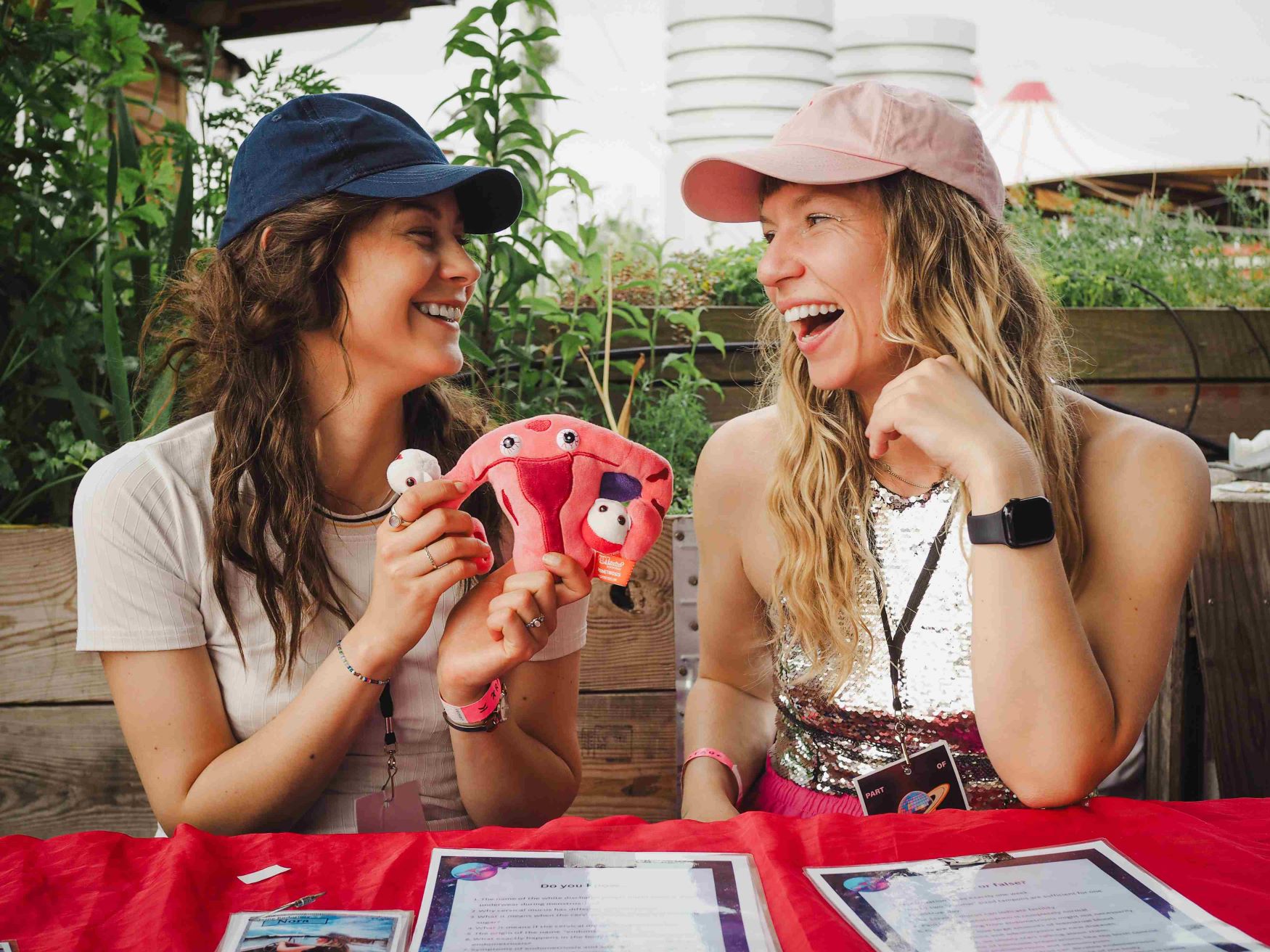 Haana Peony (rechts) ist die Gründerin des feministischen Kollektivs Planet Disbluthek (Foto: Planet Disbluthek)