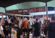 Defqon.1 in den Niederlanden: Hardstyle-Festival wegen extremer Hitze abgebrochen Nach der Absage kam es zu Tumulten am Festivaleingang (Screenshot: TikTok/Malmstone)