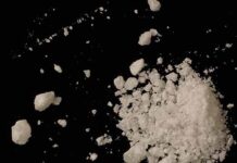 Drugchecking in Berlin: Etwa die Hälfte aller Drogen sind verunreinigt oder zu hoch dosiert Koffein, verunreinigt mit einer unbekannten Substanz und unlöslichen Bestandteilen, erworben als Kokain (Foto: Drugchecking Berlin)