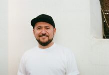 „Ausverkauf der Festivals”: ARTE-Tracks-Beitrag zur Marktkonzentration in der Live-Musik-Branche veröffentlicht CTM-Kurator Michail Stangl ist eine der Stimmen, die sich kritisch mit der Monopolbildung im Live-Musikgeschäft auseinandersetzen (Foto: Presse)