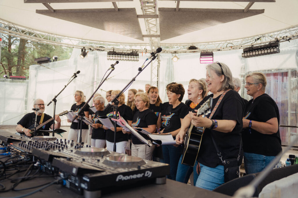 Der Grünefelder Frauenchor (Foto: Maxine Stiller)
