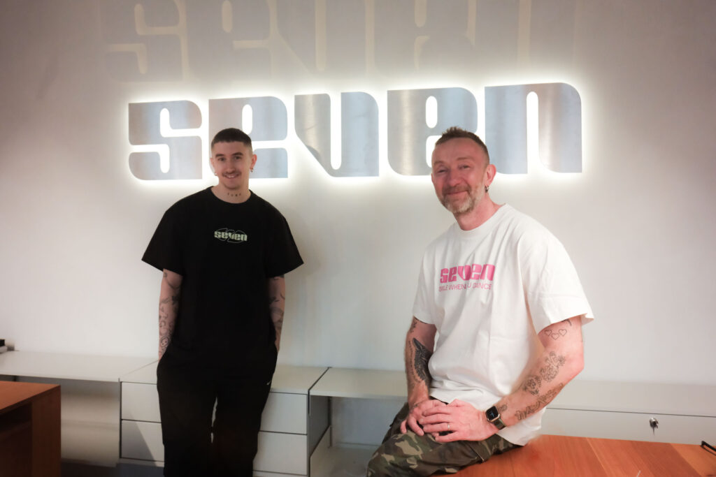 Die SEVEN-Gründer CRYME und Glenn Elliott in ihrem Laden.