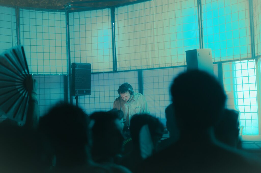 Die jerüberwehenden Tech-House-Fetzen von John Talabot beim SOUNDIT Festival.