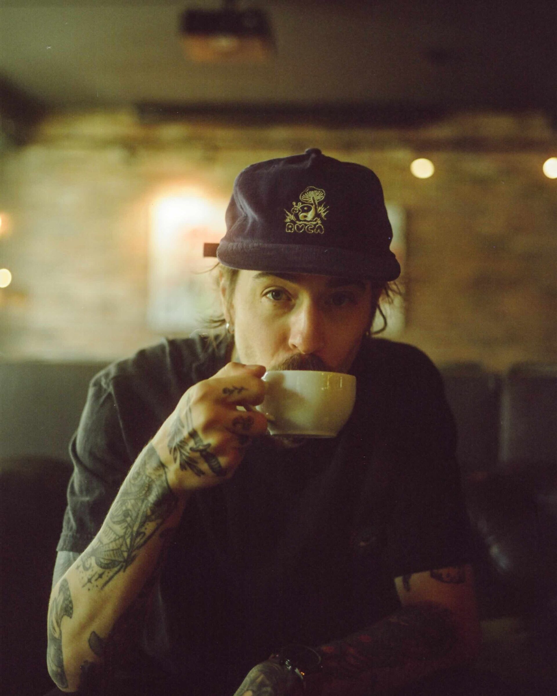 Der österreichische Produzent Demuja trinkt Kaffee und mischt den GROOVE Podcast 519