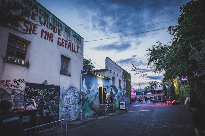 Frankfurter Tanzhaus West: Brandanschlag auf CSD-Dekoration