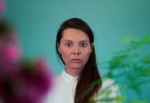 Q3Ambientfest: Die Arbeit der Musiker im Fokus halten Grand River by Alejandra García